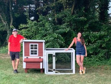 Load image into Gallery viewer, OverEZ Chicken Coop In A Box - Up to 5 Chickens

